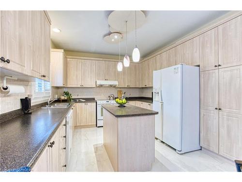 96 Glenmeadow Crescent, Stoney Creek, ON - Indoor Photo Showing Kitchen With Double Sink