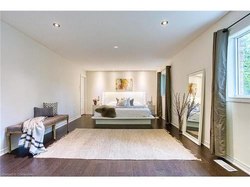 96 Glenmeadow Crescent, Stoney Creek, ON - Indoor Photo Showing Living Room