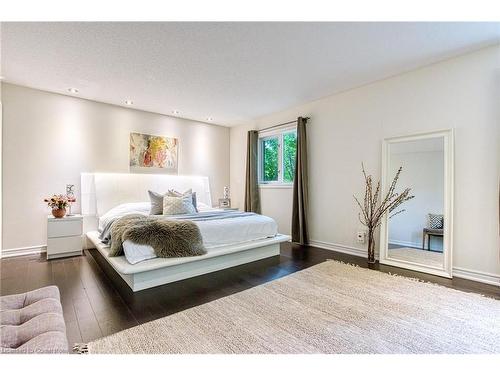 96 Glenmeadow Crescent, Stoney Creek, ON - Indoor Photo Showing Bedroom