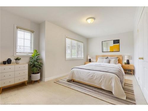 96 Glenmeadow Crescent, Stoney Creek, ON - Indoor Photo Showing Bedroom