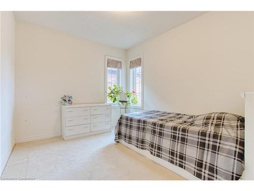 96 Glenmeadow Crescent, Stoney Creek, ON - Indoor Photo Showing Bedroom