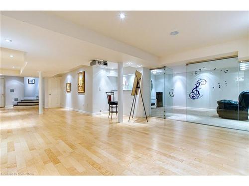 96 Glenmeadow Crescent, Stoney Creek, ON - Indoor Photo Showing Living Room