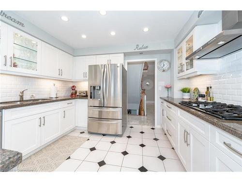 1225 Saddler Circle, Oakville, ON - Indoor Photo Showing Kitchen With Upgraded Kitchen