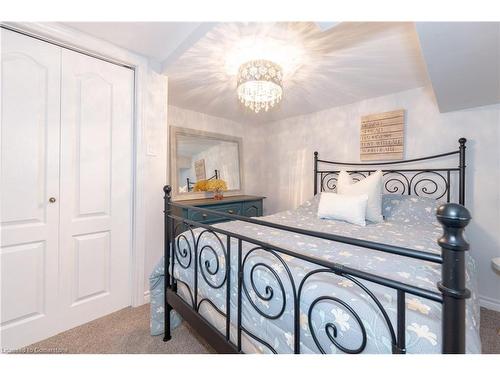 1225 Saddler Circle, Oakville, ON - Indoor Photo Showing Bedroom