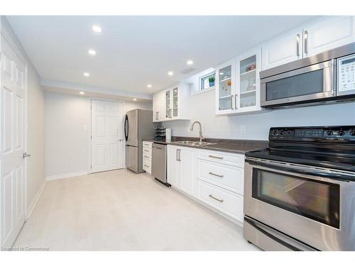 1225 Saddler Circle, Oakville, ON - Indoor Photo Showing Kitchen