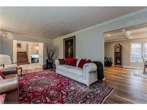 112 Hillcrest Avenue, Dundas, ON - Indoor Photo Showing Living Room