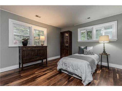 112 Hillcrest Avenue, Dundas, ON - Indoor Photo Showing Bedroom