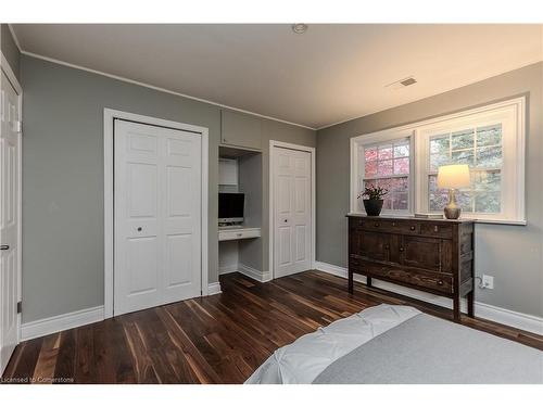 112 Hillcrest Avenue, Dundas, ON - Indoor Photo Showing Bedroom