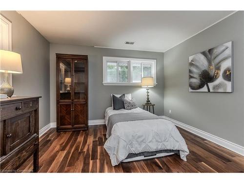 112 Hillcrest Avenue, Dundas, ON - Indoor Photo Showing Bedroom