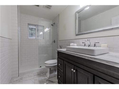 112 Hillcrest Avenue, Dundas, ON - Indoor Photo Showing Bathroom