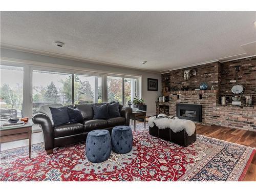 112 Hillcrest Avenue, Dundas, ON - Indoor Photo Showing Living Room With Fireplace