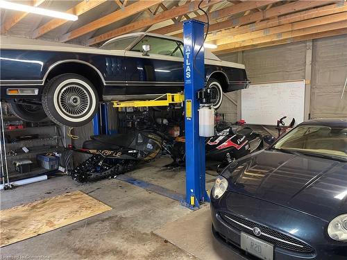 112 Hillcrest Avenue, Dundas, ON - Indoor Photo Showing Garage