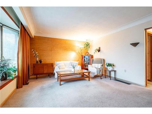 1053 Fennell Avenue E, Hamilton, ON - Indoor Photo Showing Bedroom