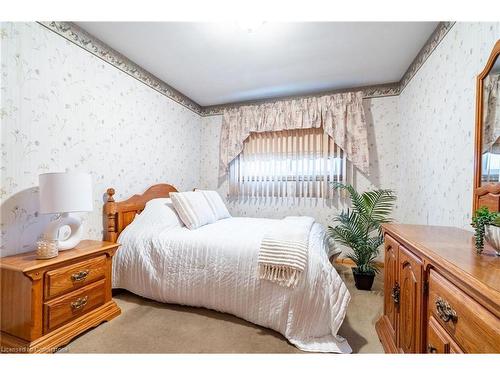 1053 Fennell Avenue E, Hamilton, ON - Indoor Photo Showing Bedroom