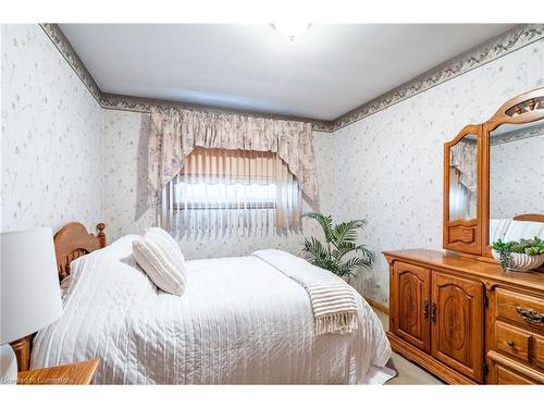 1053 Fennell Avenue E, Hamilton, ON - Indoor Photo Showing Bedroom