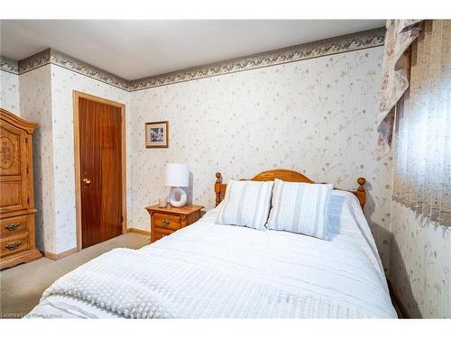 1053 Fennell Avenue E, Hamilton, ON - Indoor Photo Showing Bedroom