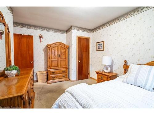 1053 Fennell Avenue E, Hamilton, ON - Indoor Photo Showing Bedroom