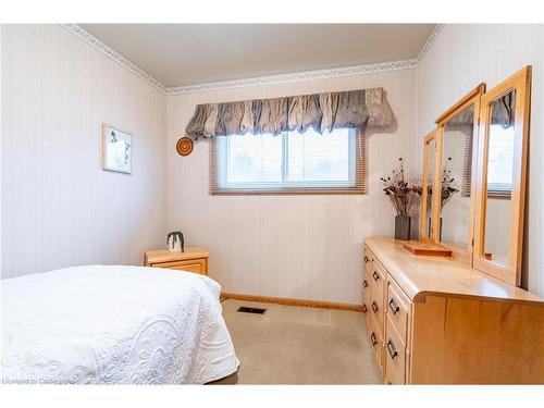 1053 Fennell Avenue E, Hamilton, ON - Indoor Photo Showing Bedroom