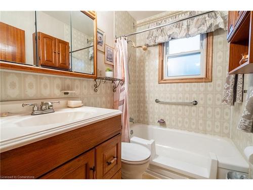 1053 Fennell Avenue E, Hamilton, ON - Indoor Photo Showing Bathroom