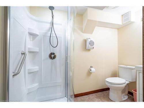 1053 Fennell Avenue E, Hamilton, ON - Indoor Photo Showing Bathroom