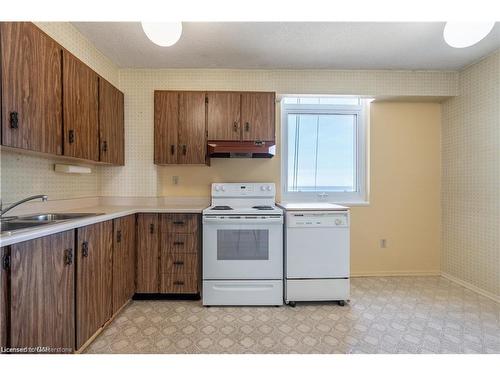 1203-301 Frances Avenue, Stoney Creek, ON - Indoor Photo Showing Kitchen With Double Sink