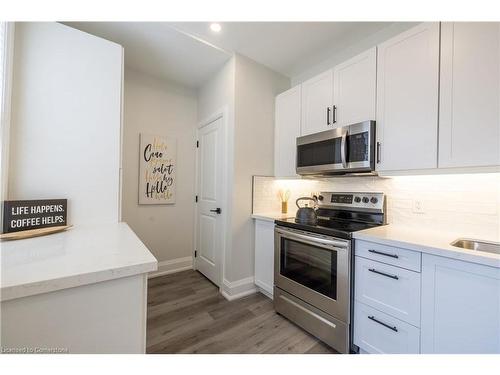 5 Florence Street, Hamilton, ON - Indoor Photo Showing Kitchen