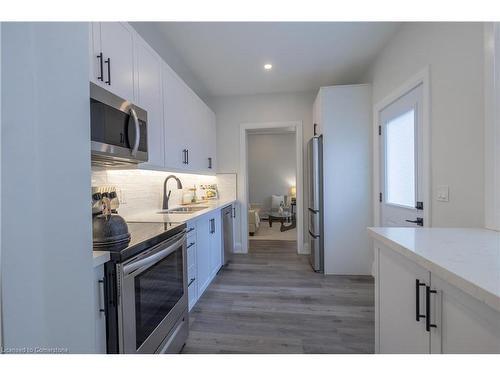 5 Florence Street, Hamilton, ON - Indoor Photo Showing Kitchen With Upgraded Kitchen