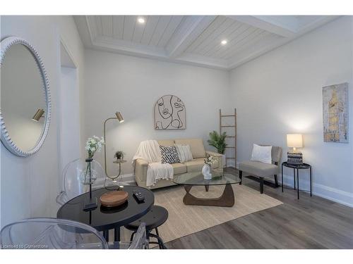 5 Florence Street, Hamilton, ON - Indoor Photo Showing Living Room