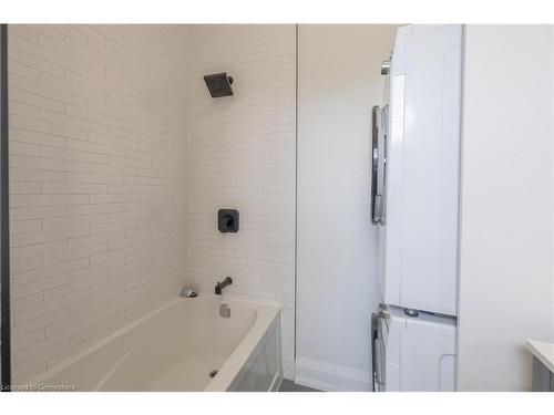 5 Florence Street, Hamilton, ON - Indoor Photo Showing Bathroom