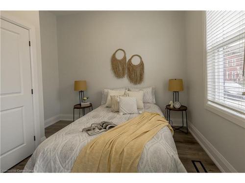 5 Florence Street, Hamilton, ON - Indoor Photo Showing Bedroom