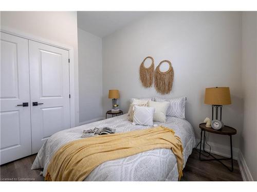 5 Florence Street, Hamilton, ON - Indoor Photo Showing Bedroom