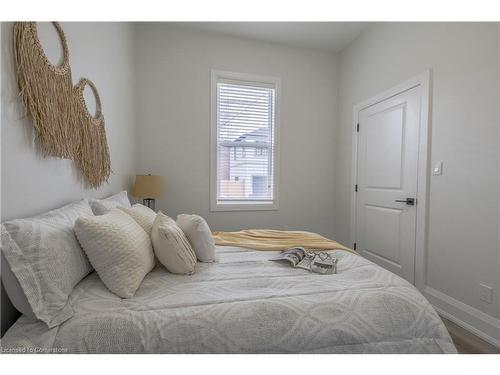 5 Florence Street, Hamilton, ON - Indoor Photo Showing Bedroom