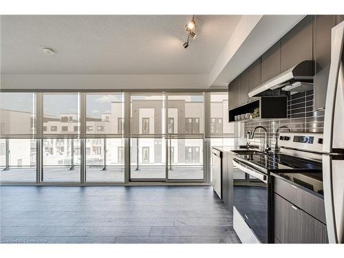 B323-1119 Cooke Boulevard, Burlington, ON - Indoor Photo Showing Kitchen