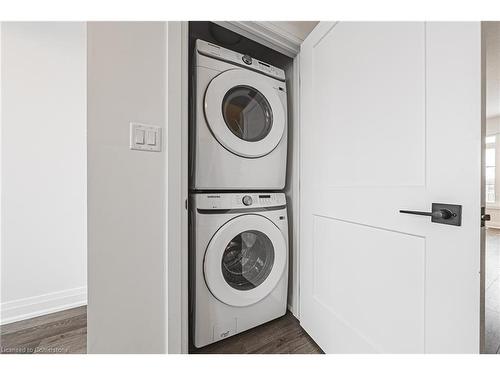 8-120 Court Drive, Paris, ON - Indoor Photo Showing Laundry Room