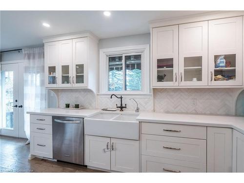 46 Kinross Street, Caledonia, ON - Indoor Photo Showing Kitchen