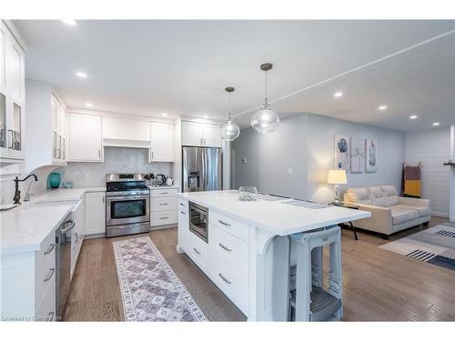 46 Kinross Street, Caledonia, ON - Indoor Photo Showing Kitchen With Upgraded Kitchen