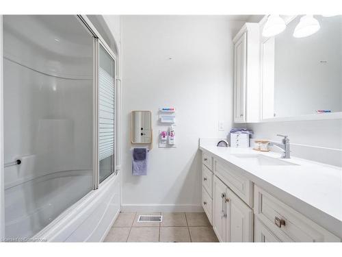 46 Kinross Street, Caledonia, ON - Indoor Photo Showing Bathroom