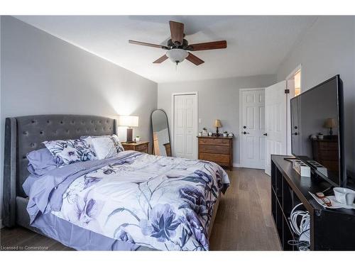 46 Kinross Street, Caledonia, ON - Indoor Photo Showing Bedroom