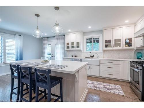 46 Kinross Street, Caledonia, ON - Indoor Photo Showing Kitchen With Upgraded Kitchen