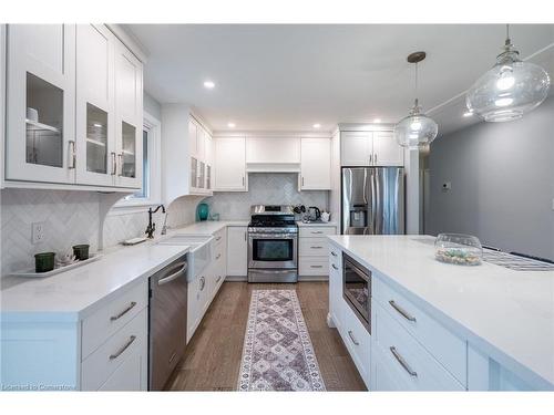 46 Kinross Street, Caledonia, ON - Indoor Photo Showing Kitchen With Double Sink With Upgraded Kitchen