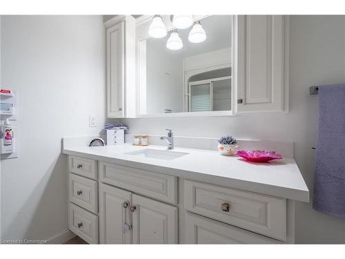 46 Kinross Street, Caledonia, ON - Indoor Photo Showing Bathroom