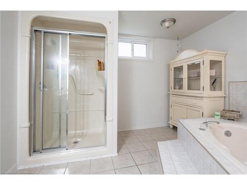 46 Kinross Street, Caledonia, ON - Indoor Photo Showing Bathroom