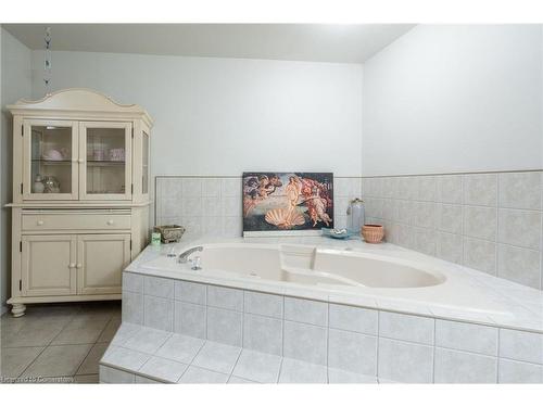 46 Kinross Street, Caledonia, ON - Indoor Photo Showing Bathroom