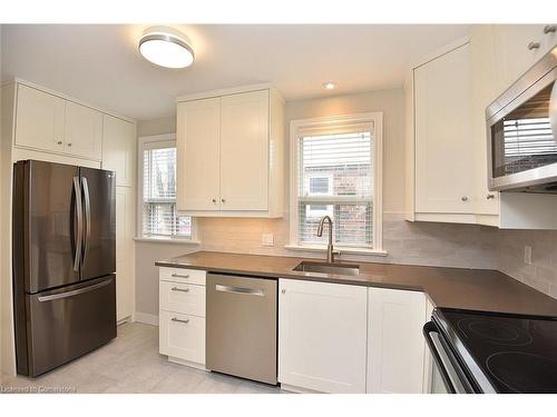 47 East 35Th Street, Hamilton, ON - Indoor Photo Showing Kitchen