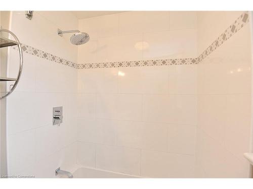 47 East 35Th Street, Hamilton, ON - Indoor Photo Showing Bathroom