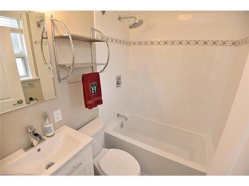 47 East 35Th Street, Hamilton, ON - Indoor Photo Showing Bathroom