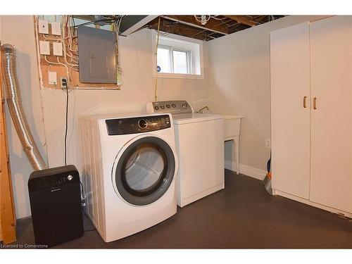 47 East 35Th Street, Hamilton, ON - Indoor Photo Showing Laundry Room