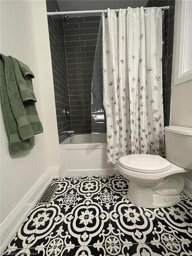 28 Burris Street, Hamilton, ON - Indoor Photo Showing Bathroom