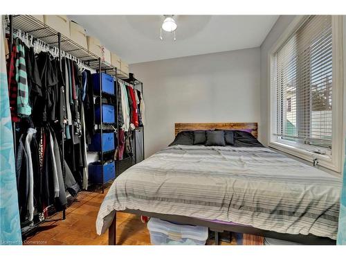 62 Houghton Avenue N, Hamilton, ON - Indoor Photo Showing Bedroom