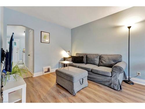 62 Houghton Avenue N, Hamilton, ON - Indoor Photo Showing Living Room